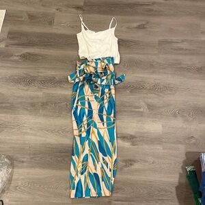 Wrap skirt w top and sunglasses